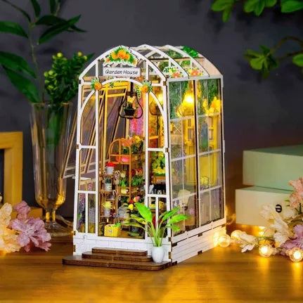 Book Nook - Greenhouse and Flowers
